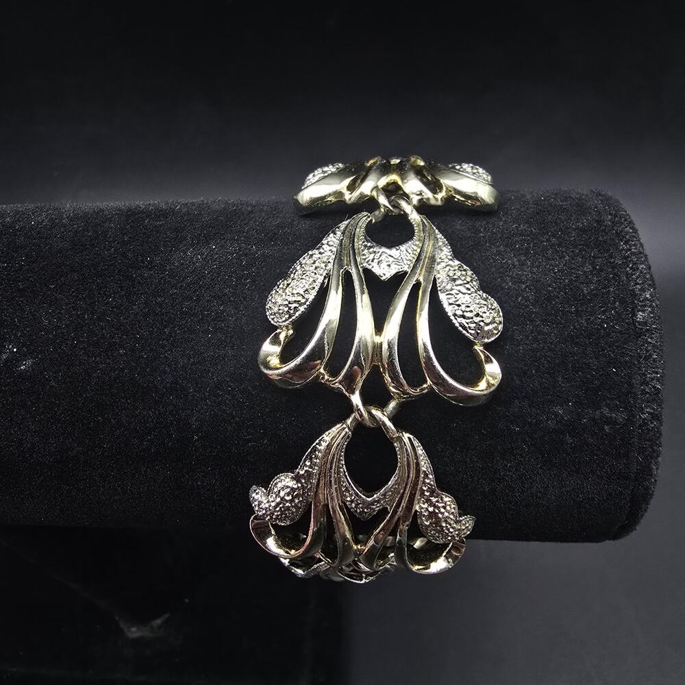 Sarah Coventry Frosted Feather Link Bracelet Silver Tone Vintage Jewelry - Picture 11 of 12